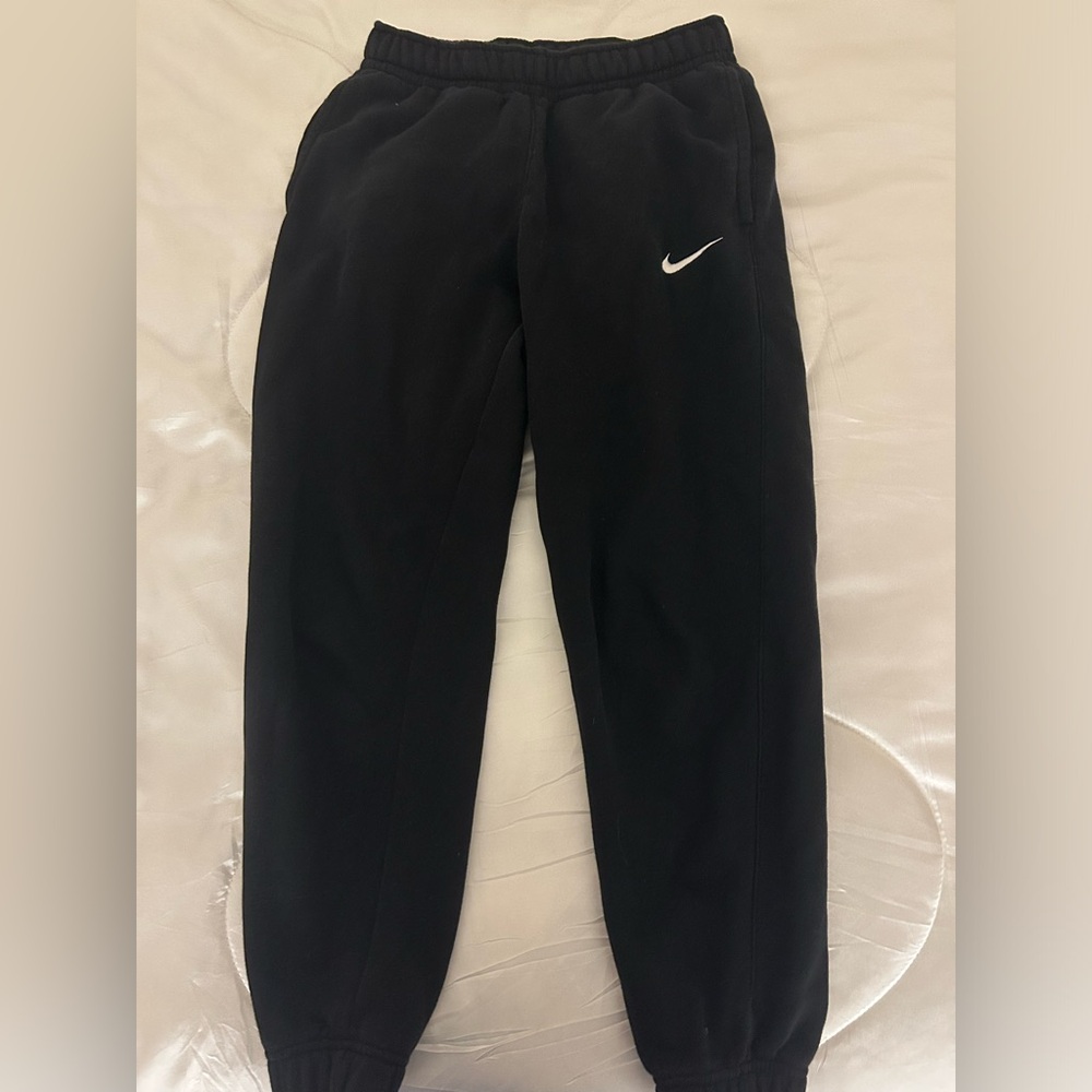 black nike sweatpants - Picture 2 of 3